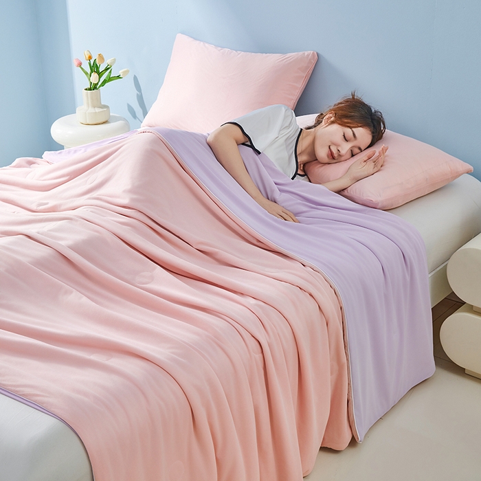 91家纺网 家纺一手货源 找家纺 梦恬佳 2025新款高克重A类双拼凉感丝针织棉夏凉被 多肉樱桃