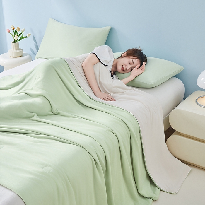 91家纺网 家纺一手货源 找家纺 梦恬佳 2025新款高克重A类双拼凉感丝针织棉夏凉被 奶油青提