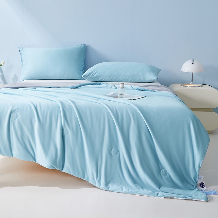 91家纺网 家纺一手货源 找家纺 梦恬佳 2025新款高克重A类双拼凉感丝针织棉夏凉被 冰川蓝