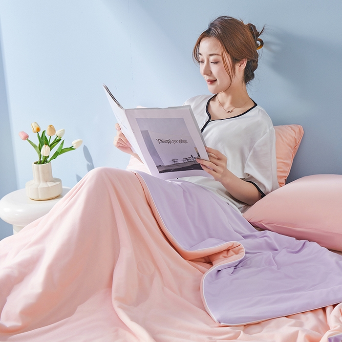 91家纺网 家纺一手货源 找家纺 梦恬佳 2025新款高克重A类双拼凉感丝针织棉夏凉被 多肉樱桃