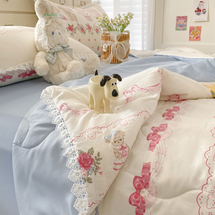 91家纺网 家纺一手货源 找家纺 老帅的工厂店 2025新款A类印花洛丽塔夏被（提供买家秀） 小熊甜品屋