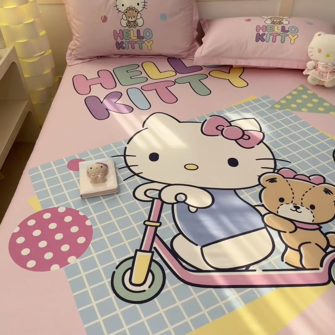 91家纺网 家纺一手货源 找家纺 博雅 2025新款三丽鸥全棉大版床笠-第二批 滑板KT猫