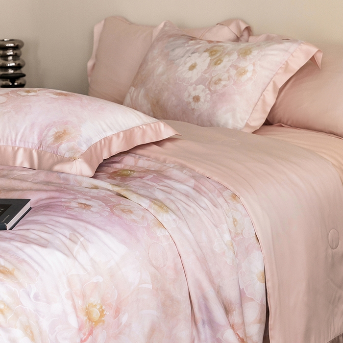 91家纺网 家纺一手货源 找家纺 立奥被业 2025年新款100%莱赛尔夏被莱赛尔夏被四件套天丝夏凉被 天仙子-粉