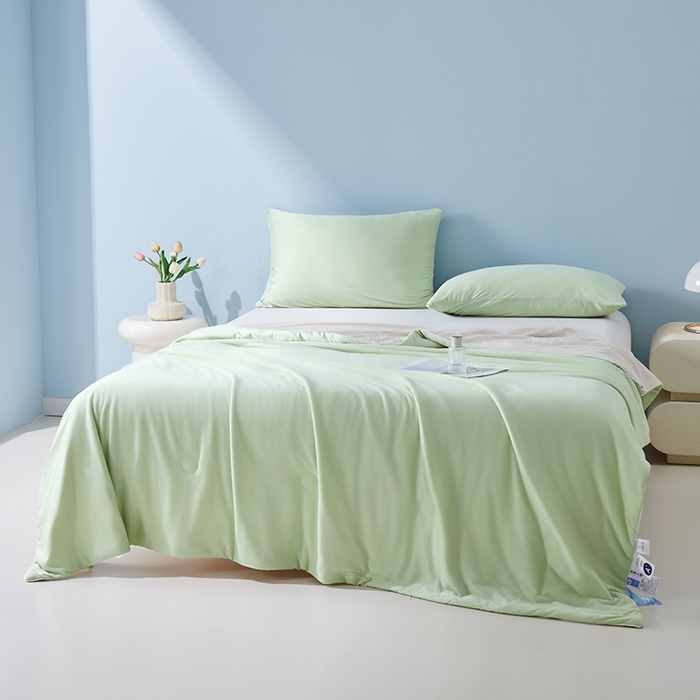 91家纺网 家纺一手货源 找家纺 梦恬佳 2025新款高克重A类双拼凉感丝针织棉夏凉被 奶油青提