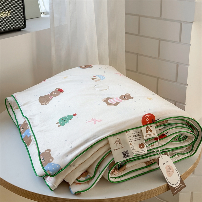 91家纺网 家纺一手货源 找家纺 暖生活2025新款牛奶针织小清新卡通大豆夏被 被子被芯 苹果小熊