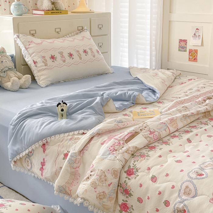 91家纺网 家纺一手货源 找家纺 老帅的工厂店 2025新款A类印花洛丽塔夏被（提供买家秀） 小熊甜品屋