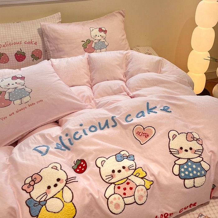 91家纺网 家纺一手货源 找家纺 蓝邻家纺 2025年新款全棉双层纱毛巾绣四件套系列 三喵织梦-淡粉色