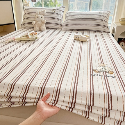 博雅 2025新款全棉老粗布烫画床笠系列 条纹-学院熊-咖