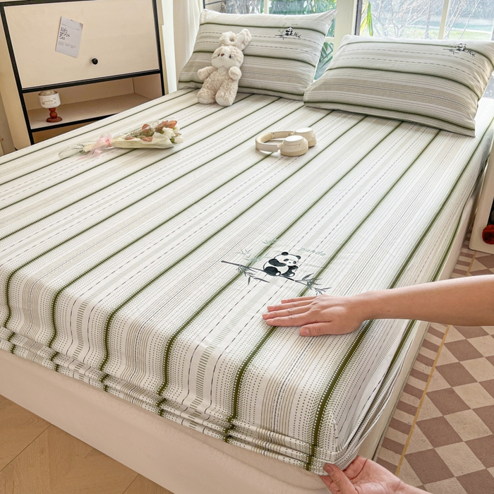 91家纺网 家纺一手货源 找家纺 博雅 2025新款全棉老粗布烫画床笠系列 条纹-竹林熊猫