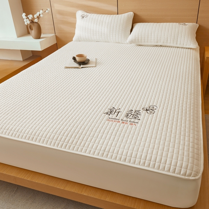 91家纺网 家纺一手货源 找家纺 锦眠床笠2025新款刺绣床笠新疆棉花填充-夹棉床笠 云朵白