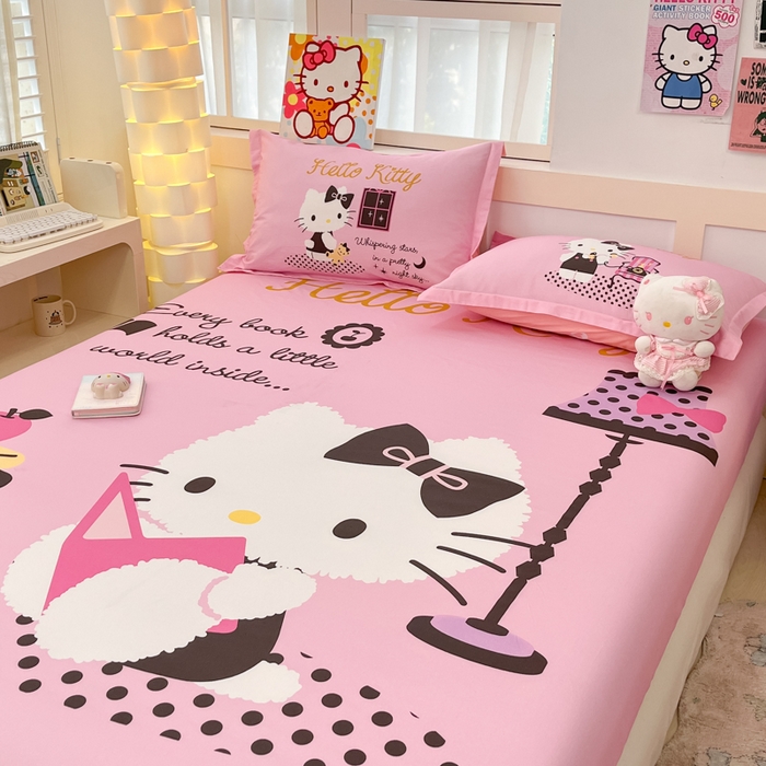 91家纺网 家纺一手货源 找家纺 博雅 2025新款三丽鸥全棉大版床笠-第二批 学习KT猫