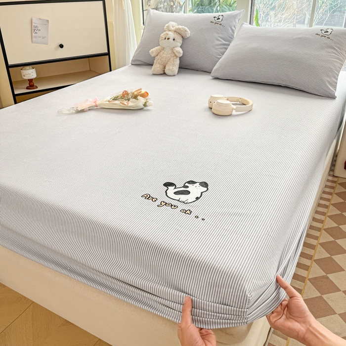 91家纺网 家纺一手货源 找家纺 博雅 2025新款全棉老粗布烫画床笠系列 淡海蓝-小花猫