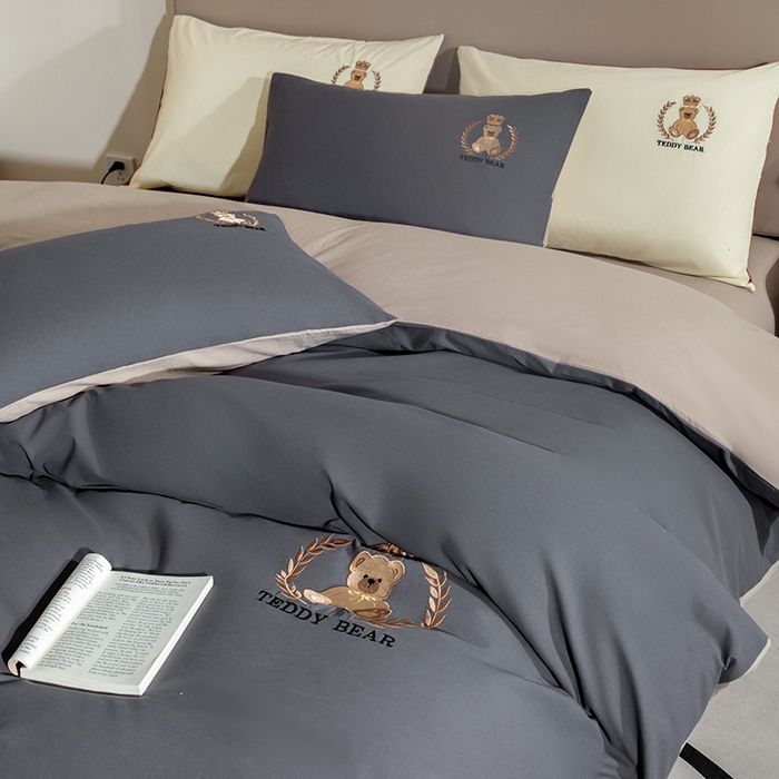 91家纺网 家纺一手货源 找家纺 澳梵家居2025新款A类全棉水洗棉刺绣四件套-泰迪小熊 泰迪熊-墨灰