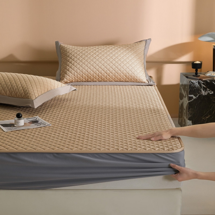 91家纺网 家纺一手货源 找家纺 由有2025新款60S长绒棉绗缝大豆夹棉床垫床褥床笠 平铺-香槟咖