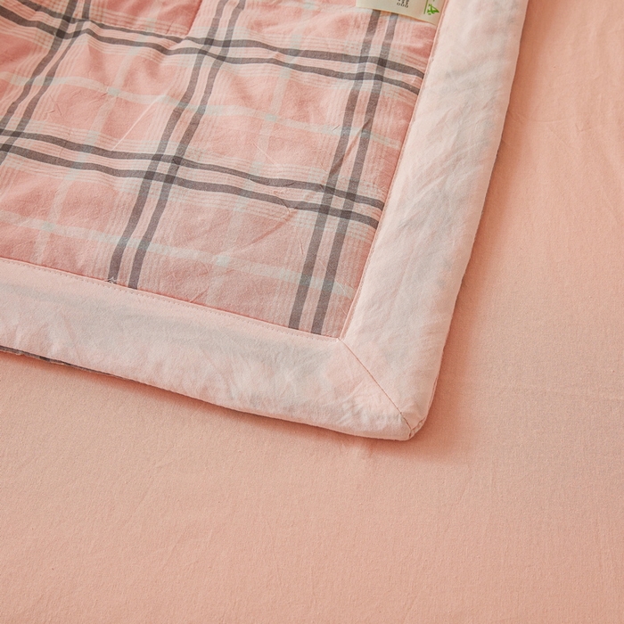 91家纺网 家纺一手货源 找家纺 猎鹿人家纺2025新款A类无印风水洗棉新疆棉花夏被 乔南粉