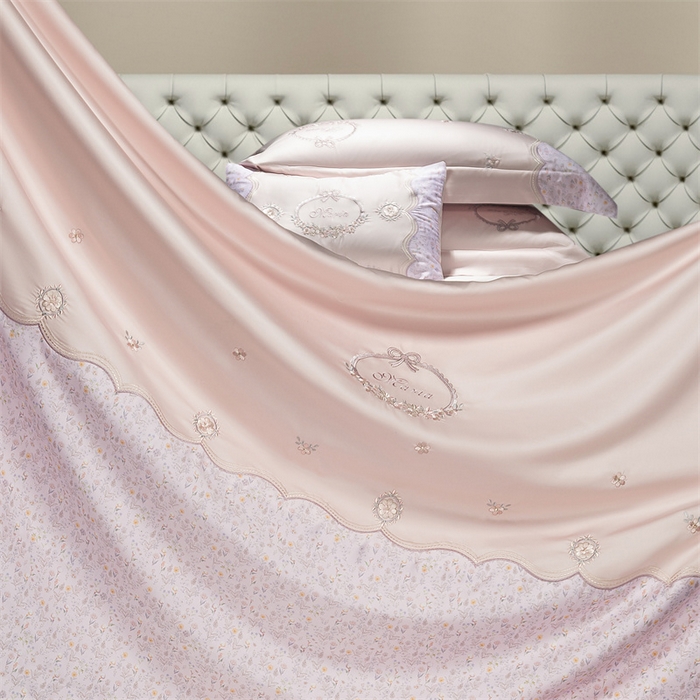 91家纺网 家纺一手货源 找家纺 高大尚婚庆馆 2025新款艾能棉高端绣花四件套-巴黎甜心 巴黎甜心-落樱粉