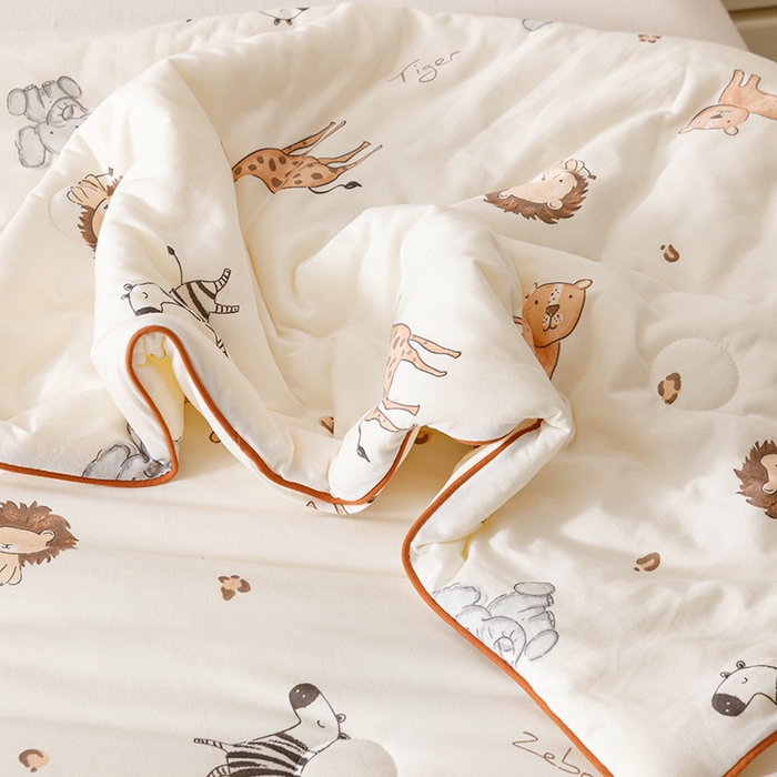 91家纺网 家纺一手货源 找家纺 优被业 2025新款A类牛奶丝针织棉夏被20%大豆(四周踩棉)软糯夏凉被空调被 狮子王国