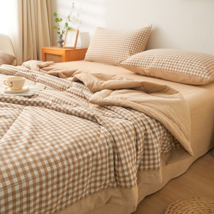 91家纺网 家纺一手货源 找家纺 熙宴 2025新款无印风新疆棉花夏被四件套 咖小格