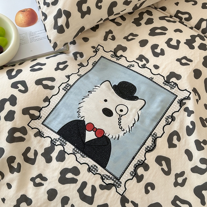 91家纺网 家纺一手货源 找家纺 圆岛家纺 2025新款全棉双层纱贴布绣四件套 爵士小狗