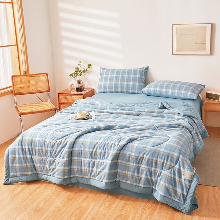 91家纺网 家纺一手货源 找家纺 熙宴 2025新款无印风新疆棉花夏被四件套 简兮蓝