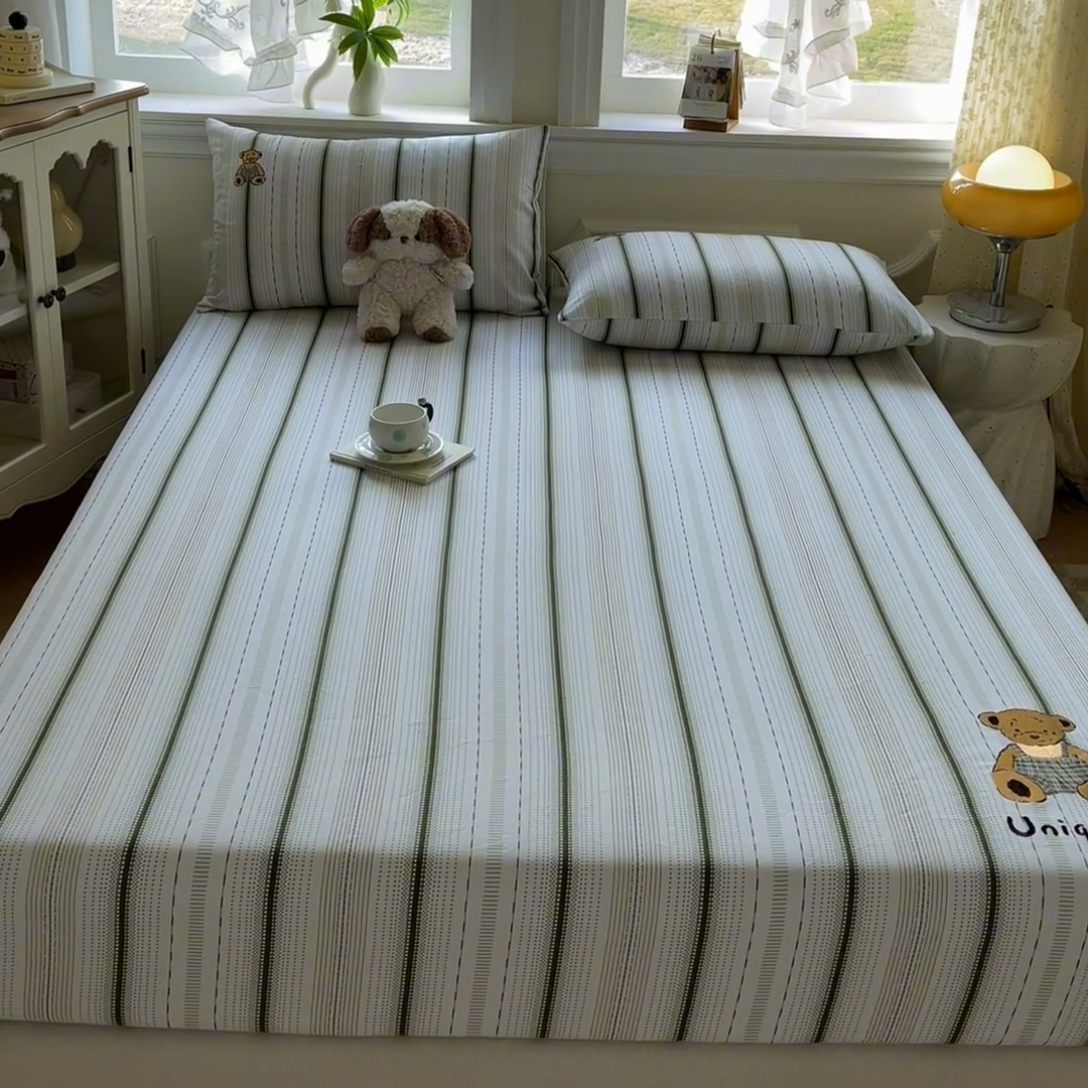 91家纺网 家纺一手货源 找家纺 笙意家纺2025新款全棉老粗布单床笠 抱抱熊-绿条