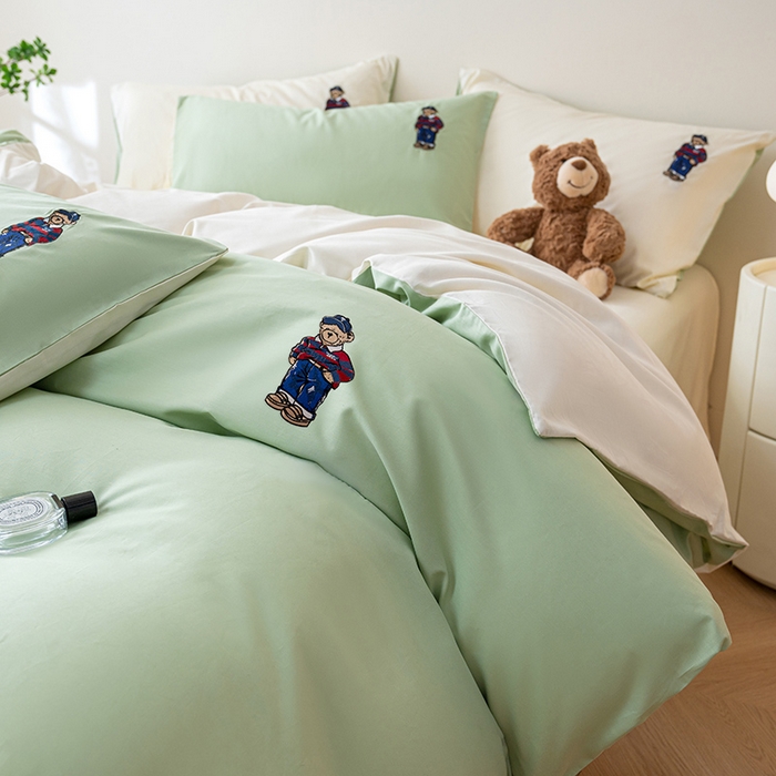 91家纺网 家纺一手货源 找家纺 澳梵家居2025新款A类裸睡级全棉刺绣四件套-英伦小熊 英伦熊-薄荷绿