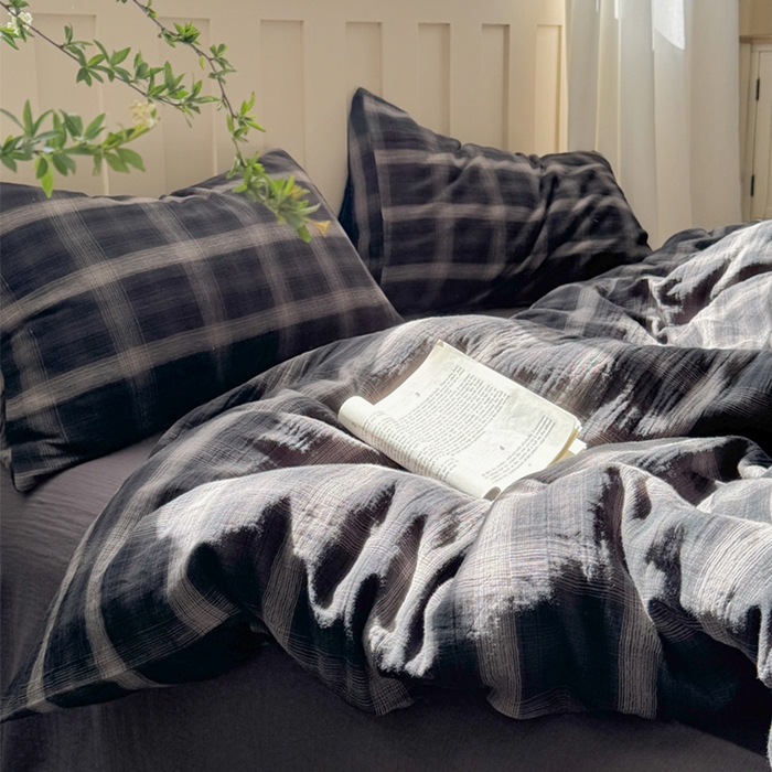 91家纺网 家纺一手货源 找家纺 萝莉家纺 2025新款复古全棉A类色织双层纱皱皱纱格子四件套 黑大格