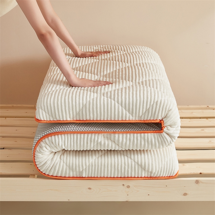 91家纺网 家纺一手货源 找家纺 2025新款柔软舒适魔法绒棉花床垫系列-学生款 奶昔白