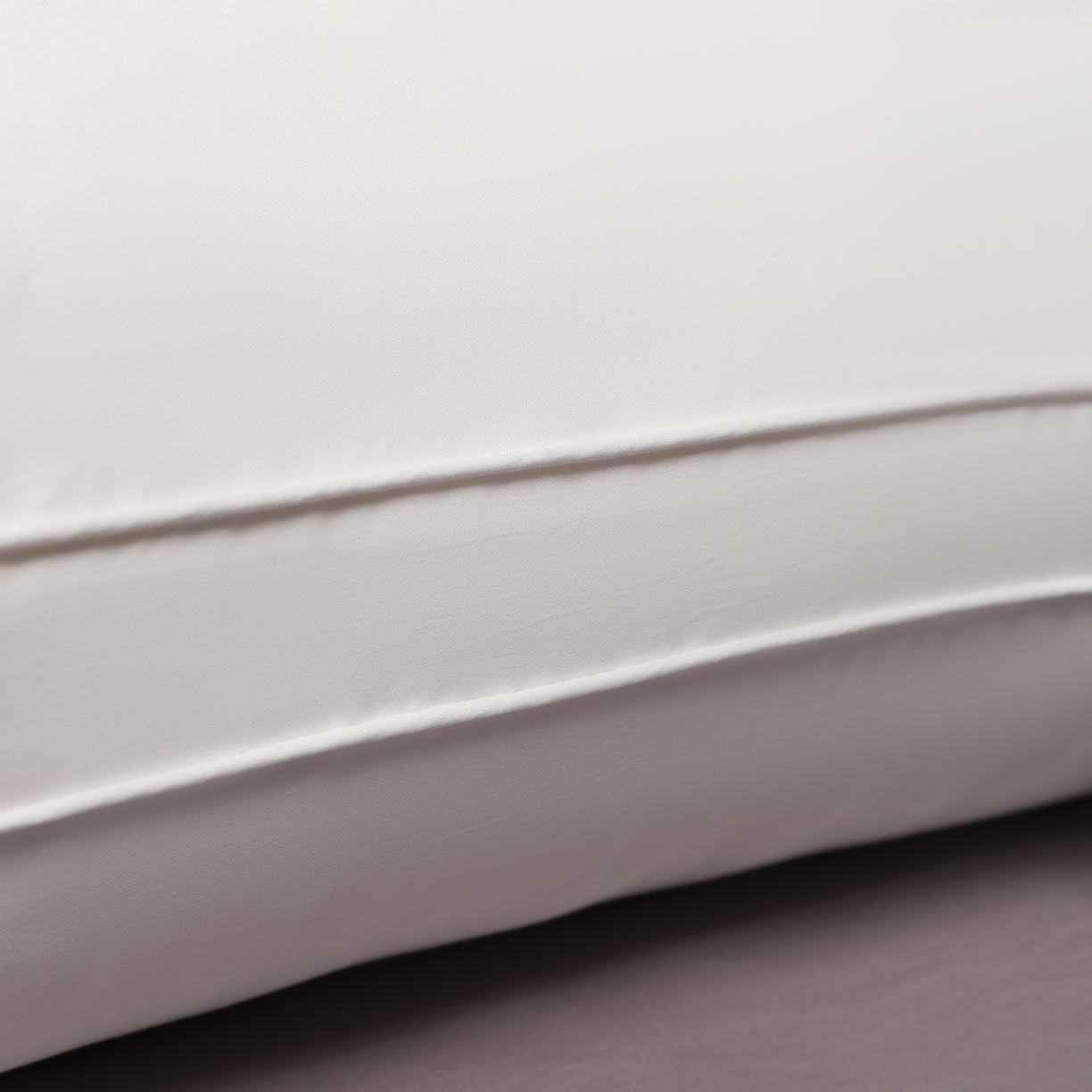 91家纺网 家纺一手货源 找家纺 露函家居 2025新款50双股100s蚕丝枕芯 浅灰色立体双边款中枕 48*74cm