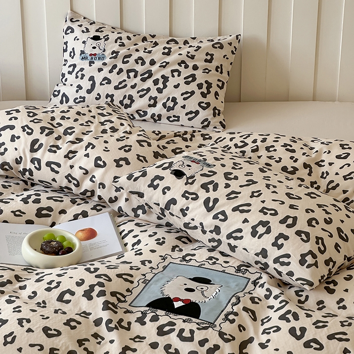 91家纺网 家纺一手货源 找家纺 圆岛家纺 2025新款全棉双层纱贴布绣四件套 爵士小狗