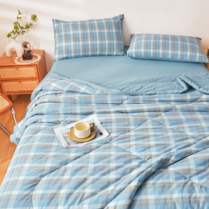 91家纺网 家纺一手货源 找家纺 熙宴 2025新款无印风新疆棉花夏被四件套 简兮蓝