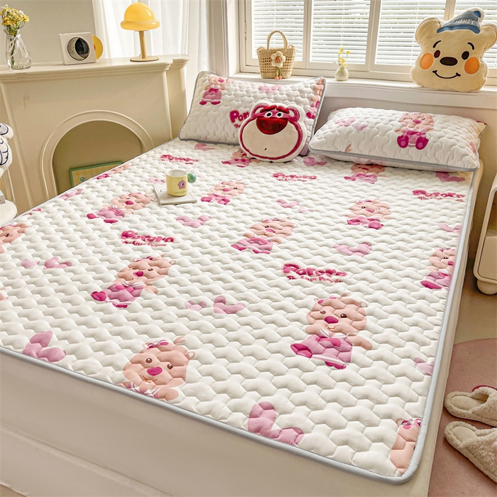 91家纺网 家纺一手货源 找家纺 迪梦思家纺 2025新款A类正版授权卡通印花水洗棉夹棉学生床护垫 比露比