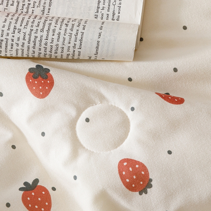 91家纺网 家纺一手货源 找家纺 优被业 2025新款A类牛奶丝针织棉夏被20%大豆(四周踩棉)软糯夏凉被空调被 草莓