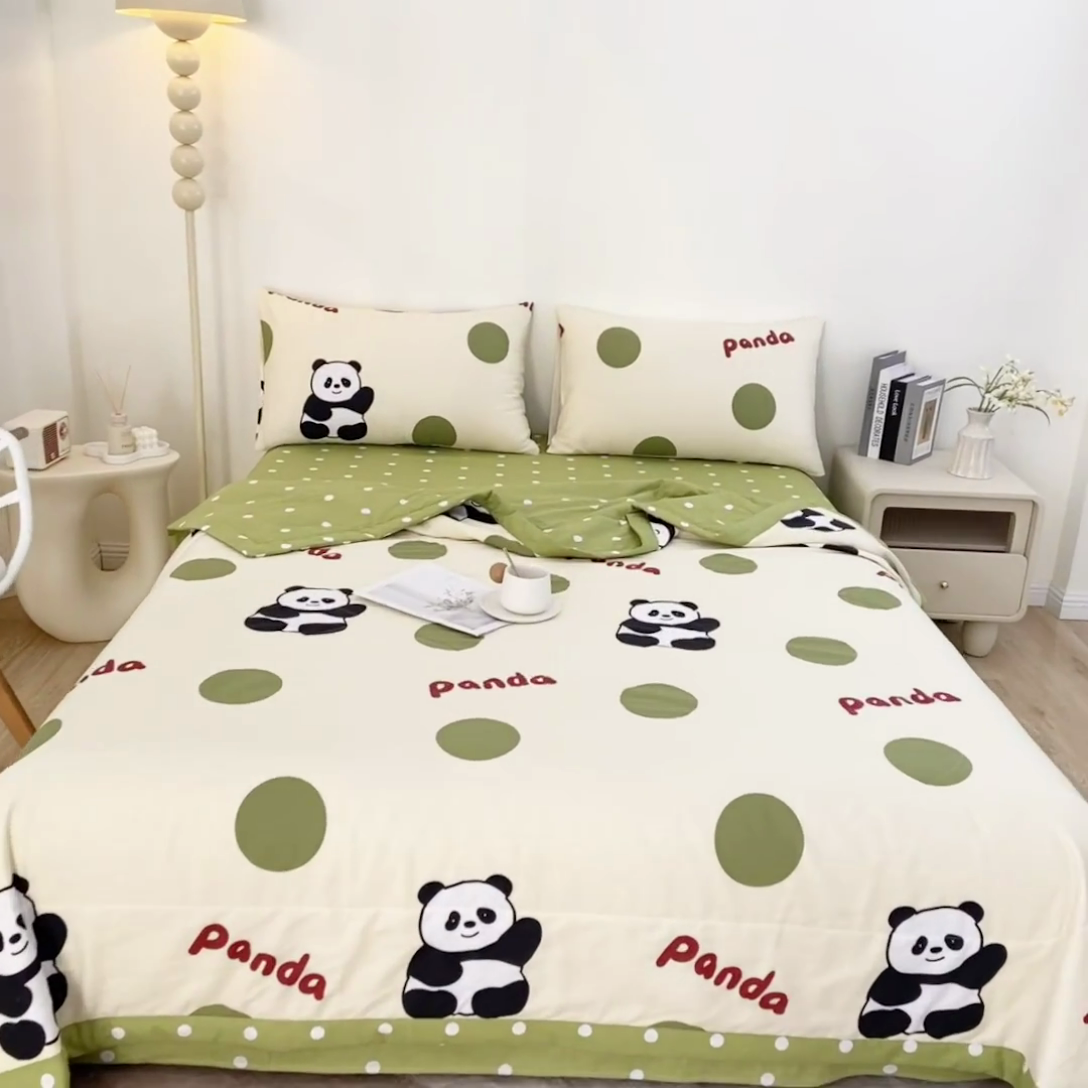 91家纺网 家纺一手货源 找家纺 鑫棉坊 【又降价啦】2025新款全棉A类印花纯棉花夏被可机洗空调被 可爱熊猫-绿