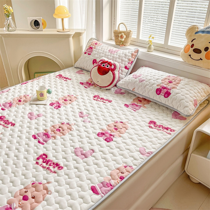 91家纺网 家纺一手货源 找家纺 迪梦思家纺 2025新款A类正版授权卡通印花水洗棉夹棉学生床护垫 比露比