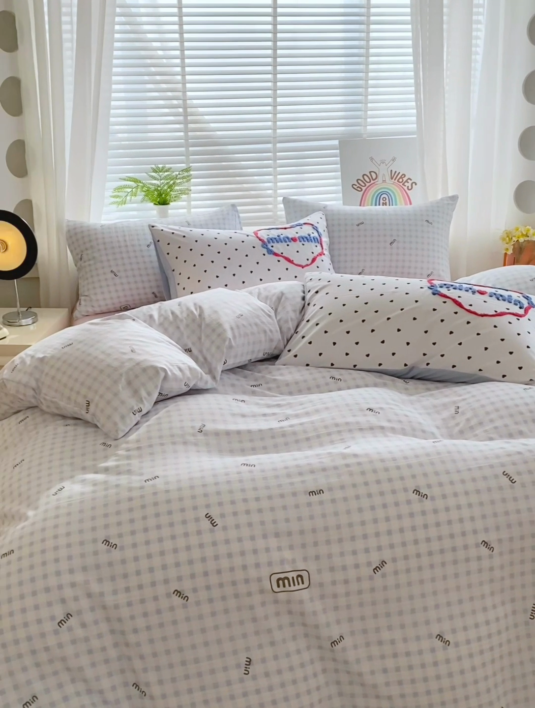 91家纺网 家纺一手货源 找家纺 大麦乐田2025新款四季亲肤可爱柔软毛巾绣四件套-彩格乐园系列 咪妮 兰