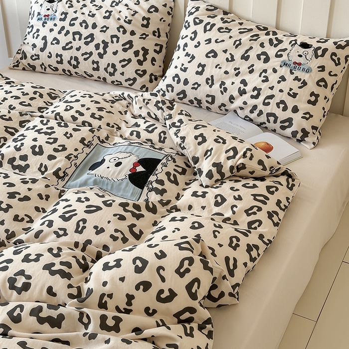 91家纺网 家纺一手货源 找家纺 圆岛家纺 2025新款全棉双层纱贴布绣四件套 爵士小狗