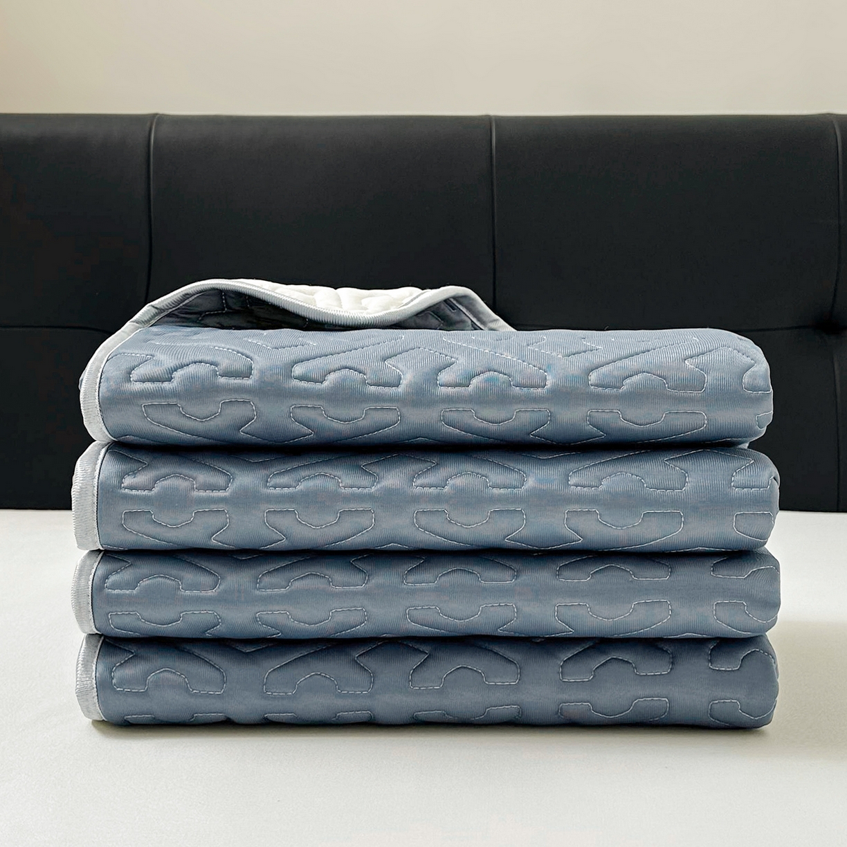 91家纺网 家纺一手货源 找家纺 席佬大  2025新款A类简约凉感丝乳胶席子凉席 宾利蓝(床席款）