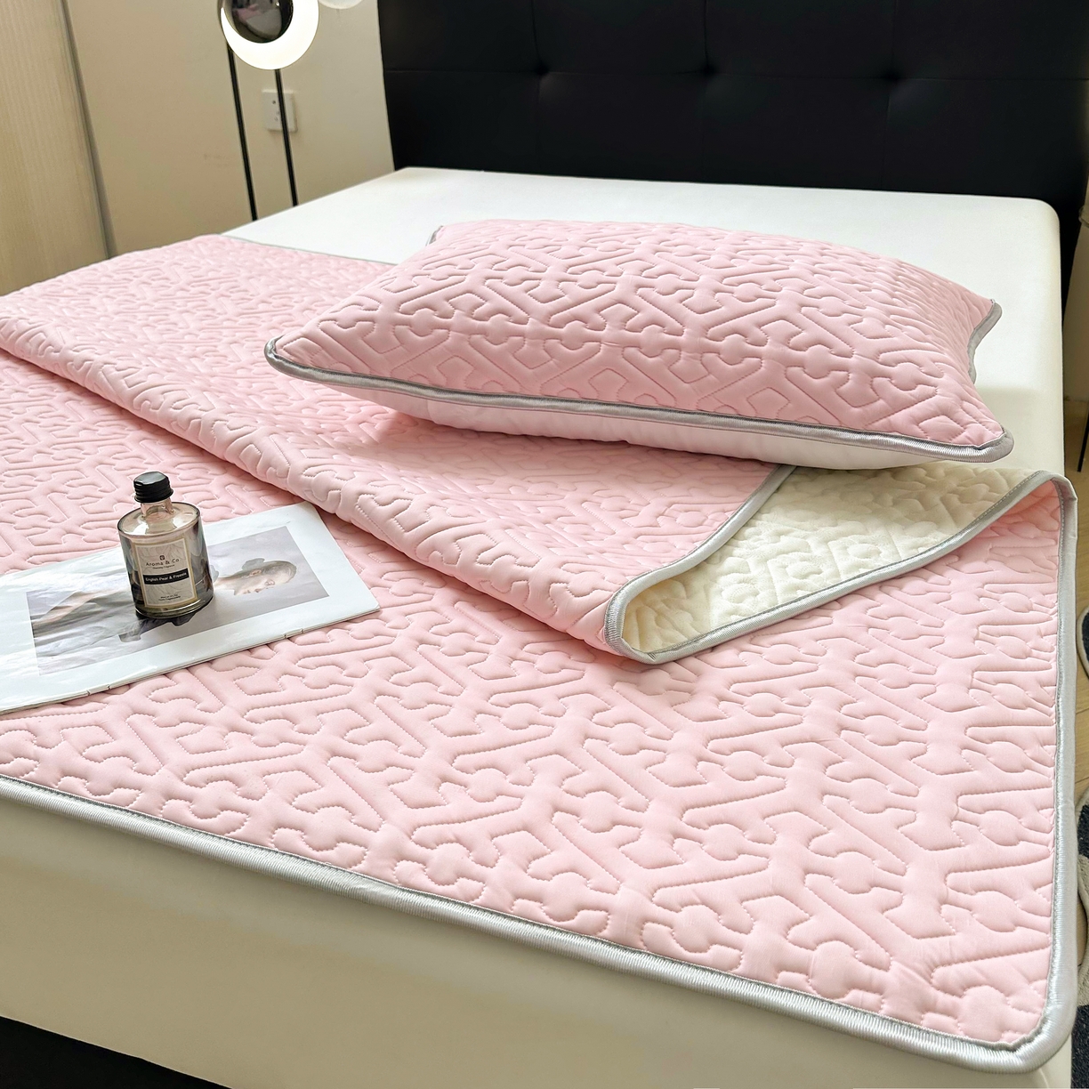 91家纺网 家纺一手货源 找家纺 席佬大  2025新款A类简约凉感丝乳胶席子凉席 蜜桃粉(床席款）