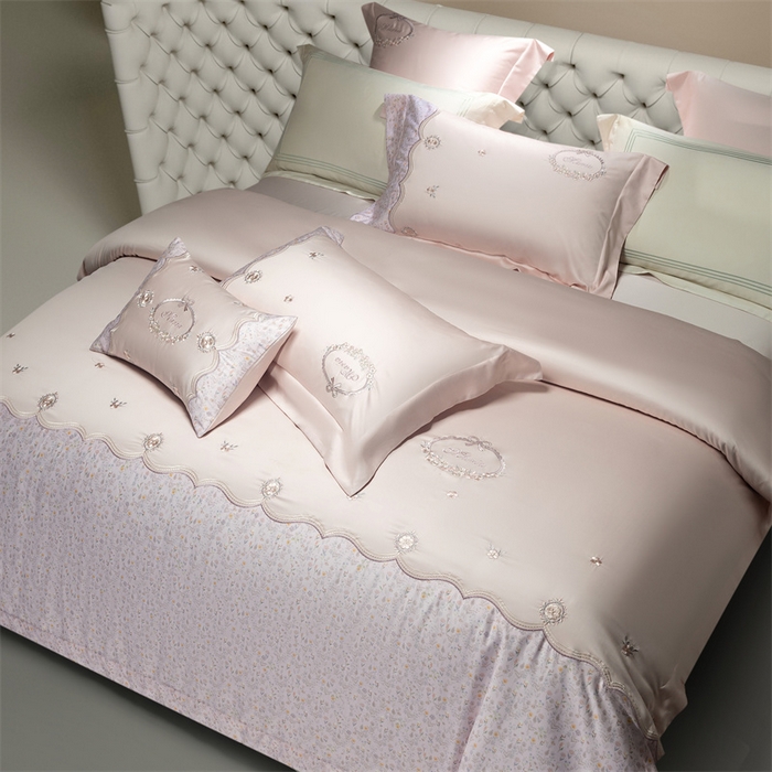 91家纺网 家纺一手货源 找家纺 高大尚婚庆馆 2025新款艾能棉高端绣花四件套-巴黎甜心 巴黎甜心-落樱粉