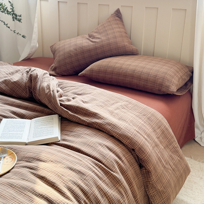 91家纺网 家纺一手货源 找家纺 萝莉家纺 2025新款复古全棉A类色织双层纱皱皱纱格子四件套 浮生深咖