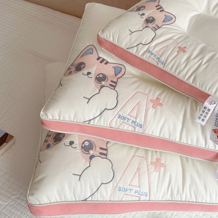 91家纺网 家纺一手货源 找家纺 （总）伟邦2025新款小奶猫亲子枕枕头枕芯
