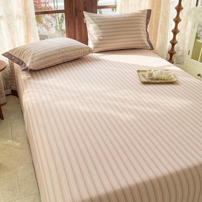 91家纺网 家纺一手货源 找家纺 简宜家居 2025新款宽边纯棉全棉老粗布床单 疏条-暖棕宽边