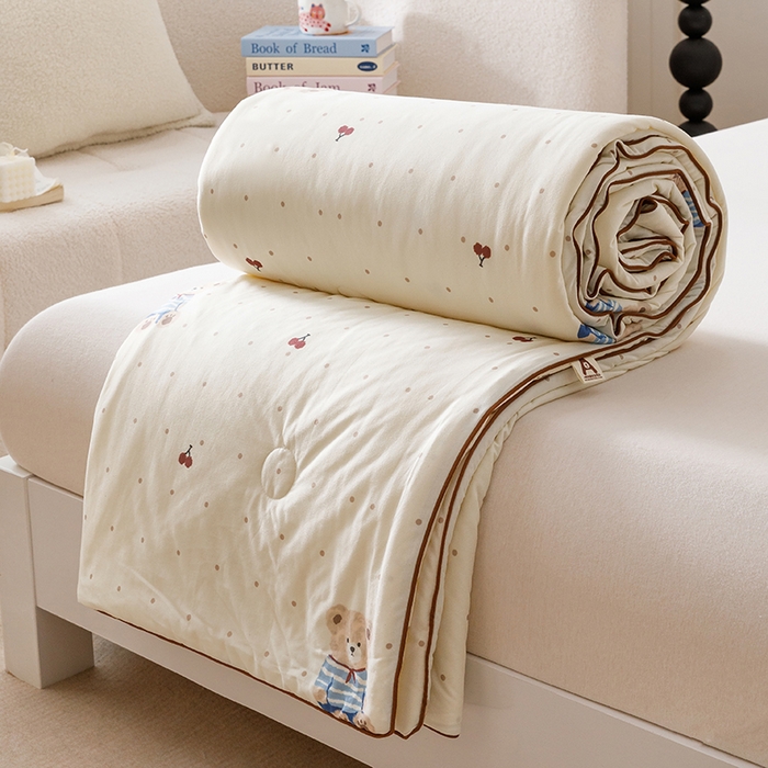 91家纺网 家纺一手货源 找家纺 优被业 2025新款A类牛奶丝针织棉夏被20%大豆(四周踩棉)软糯夏凉被空调被 布丁熊