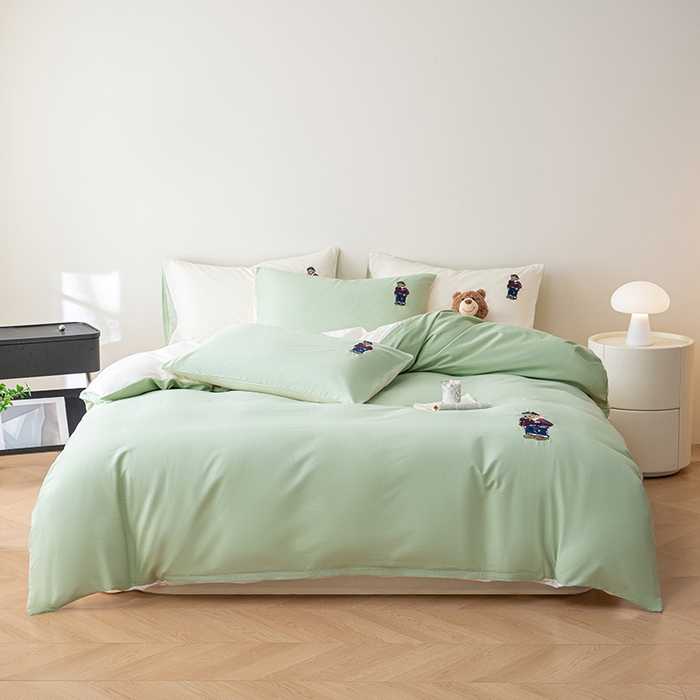 91家纺网 家纺一手货源 找家纺 澳梵家居2025新款A类裸睡级全棉刺绣四件套-英伦小熊 英伦熊-薄荷绿