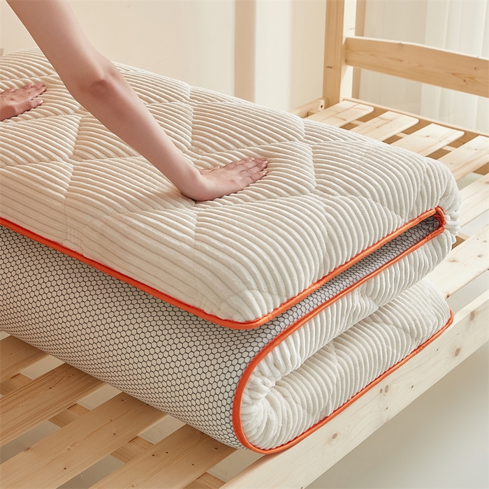 91家纺网 家纺一手货源 找家纺 2025新款柔软舒适魔法绒棉花床垫系列-学生款 奶昔白