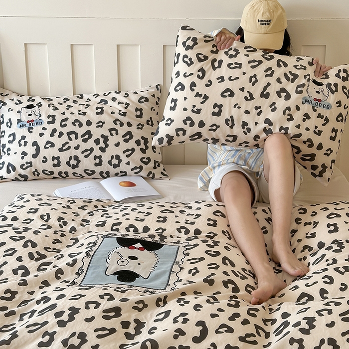 91家纺网 家纺一手货源 找家纺 圆岛家纺 2025新款全棉双层纱贴布绣四件套 爵士小狗