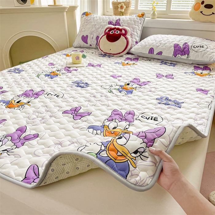 91家纺网 家纺一手货源 找家纺 迪梦思家纺 2025新款A类正版授权卡通印花水洗棉夹棉学生床护垫 黛西女上