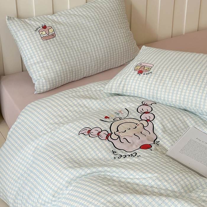 91家纺网 家纺一手货源 找家纺 圆岛家纺 2025新款全棉双层纱贴布绣四件套 Coco女孩