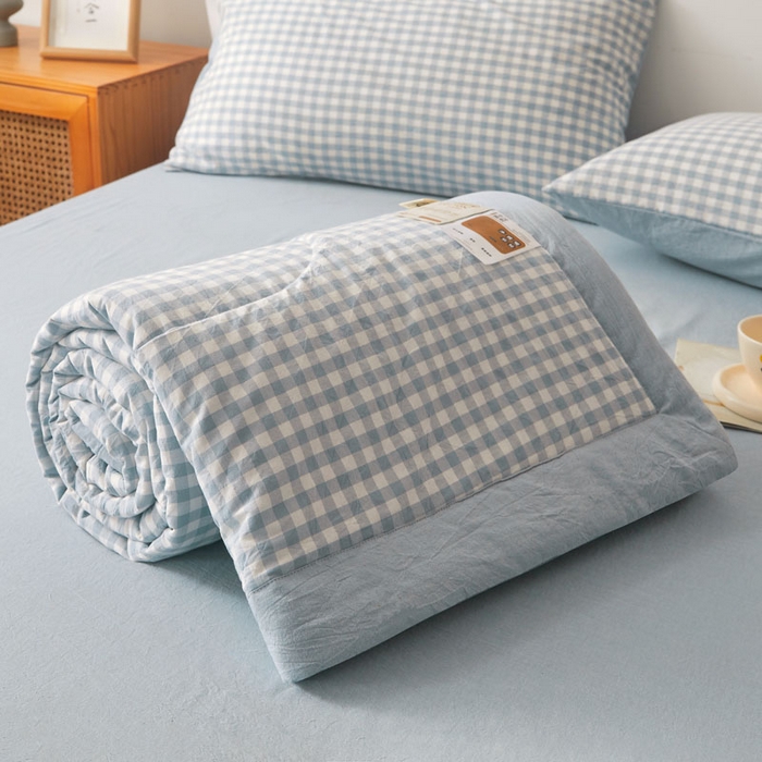 91家纺网 家纺一手货源 找家纺 熙宴 2025新款无印风新疆棉花夏被四件套 蓝小格